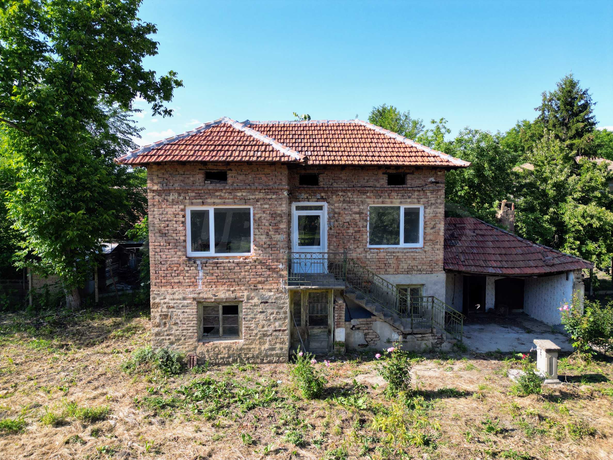 Снимка 1 от 5: Двуетажна, масивна къща в село на 35 км от Велико Търново ✔️ 120 м² ✔️ Виж цената ✔️ Superimoti.bg